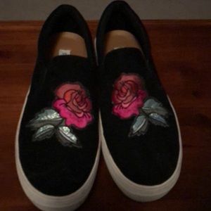 Steve Madden flower sneaker